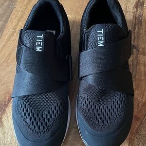 TIEM Women’s Slipstream Cycle Shoe 6.5 - Black